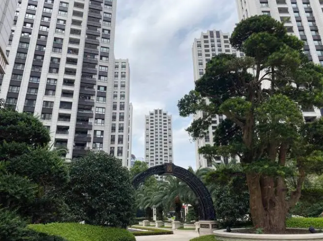 上海市宝华城市之星外墙防水防污修缮工程